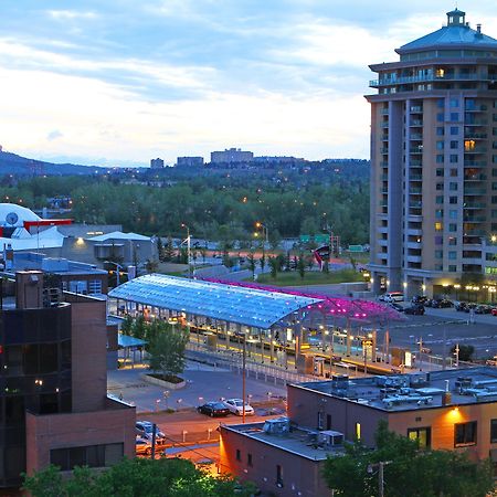Holiday Inn Express And Suites Calgary By Ihg Exteriör bild
