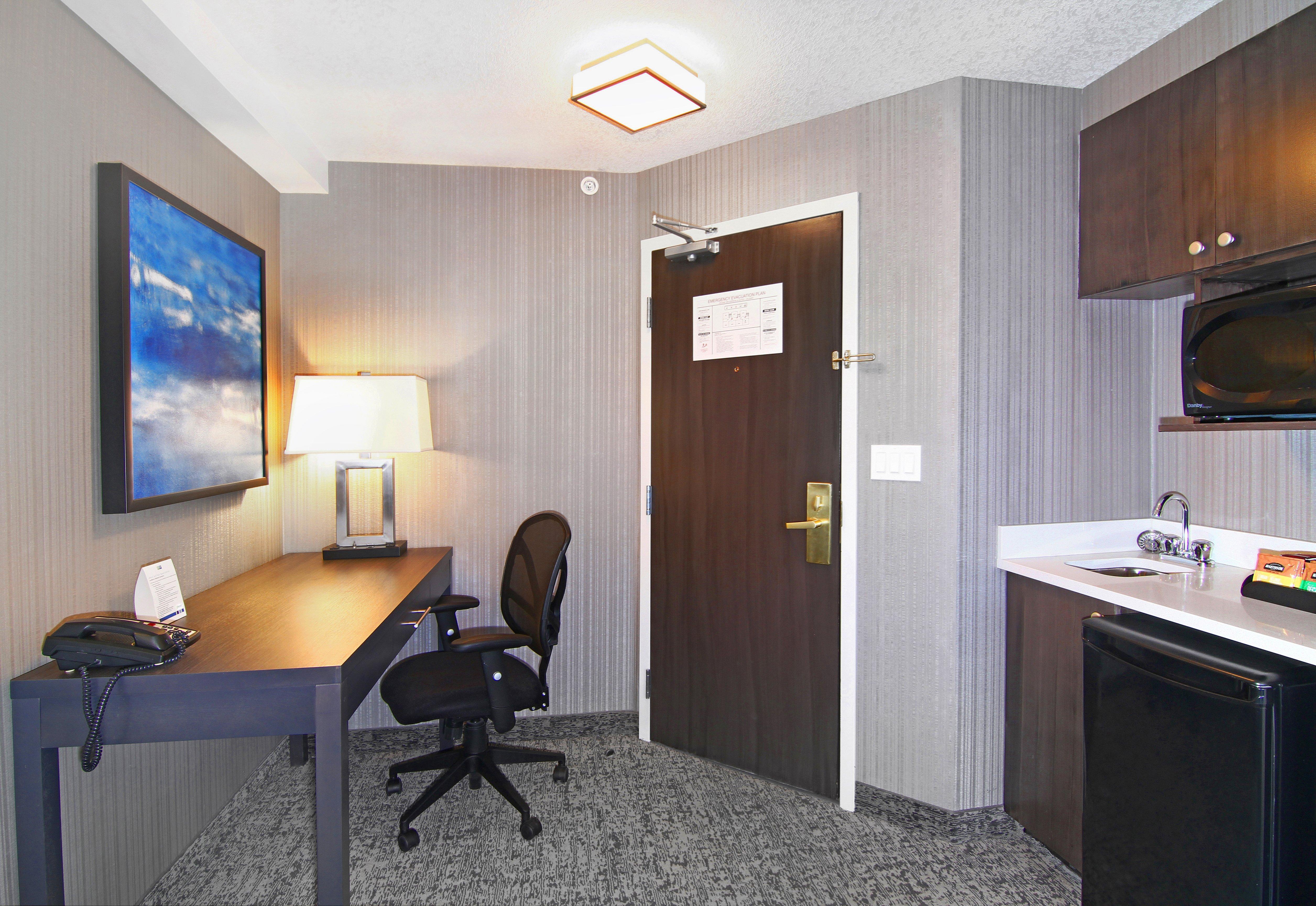 Holiday Inn Express And Suites Calgary By Ihg Exteriör bild