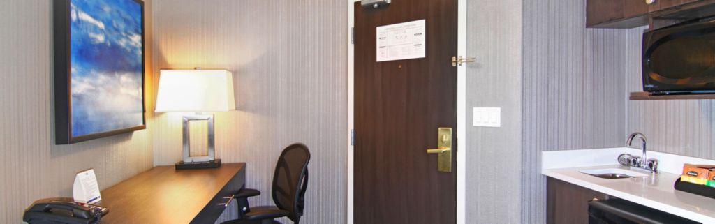 Holiday Inn Express And Suites Calgary By Ihg Exteriör bild