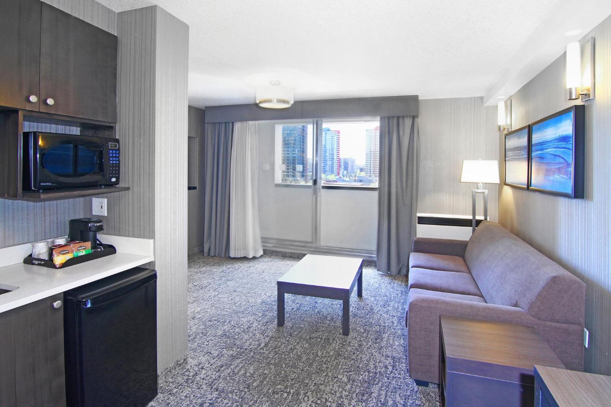 Holiday Inn Express And Suites Calgary By Ihg Exteriör bild
