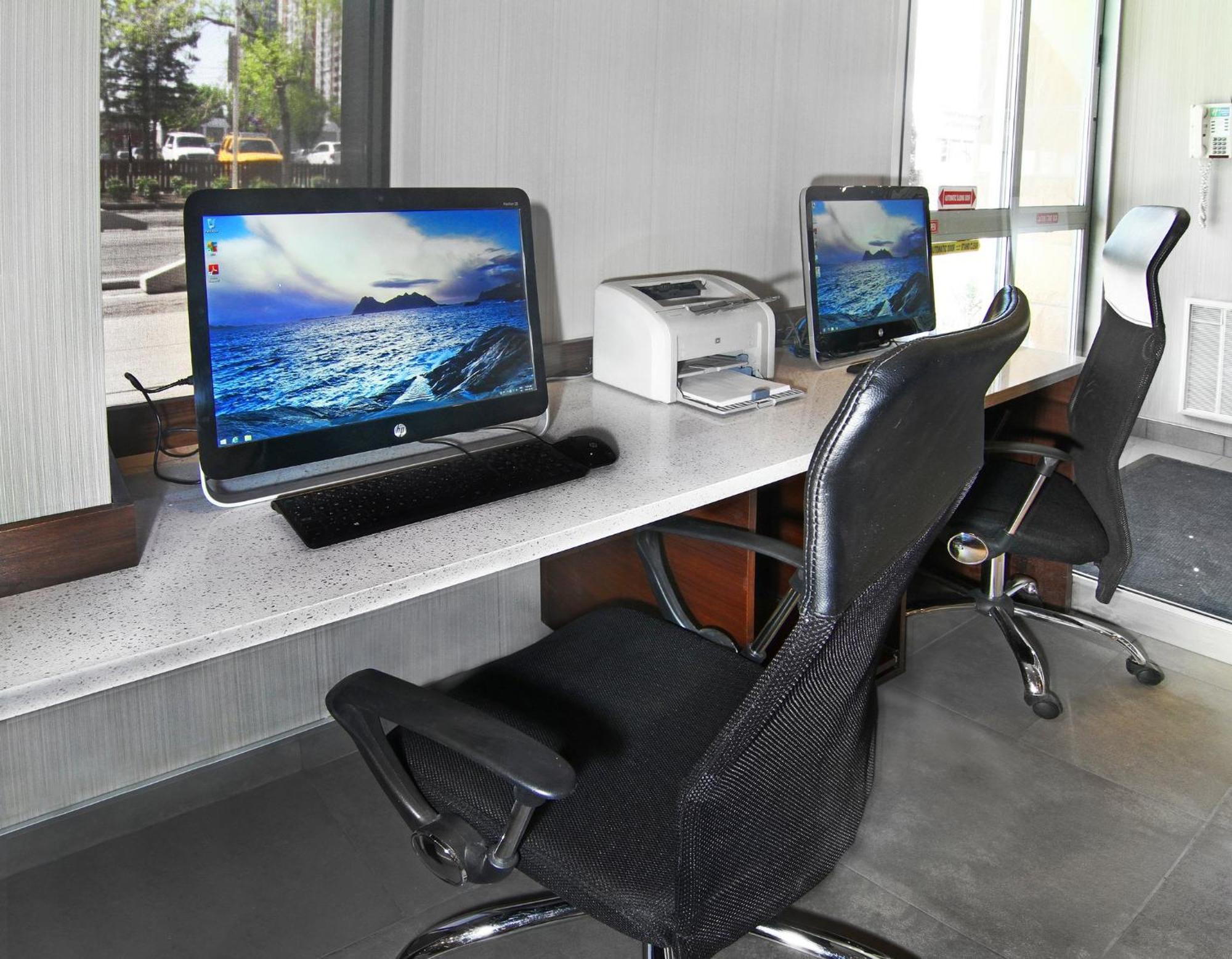 Holiday Inn Express And Suites Calgary By Ihg Exteriör bild