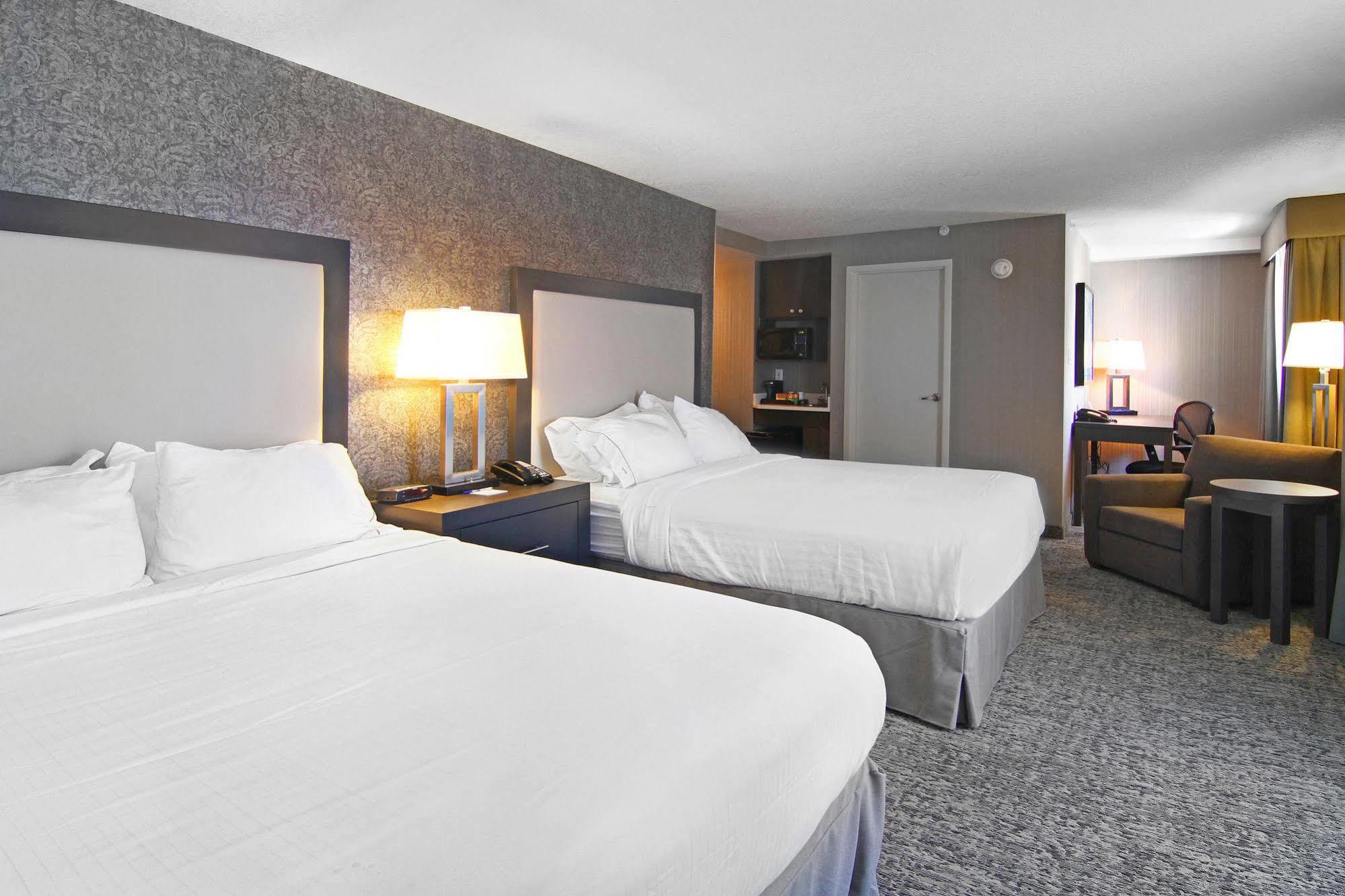 Holiday Inn Express And Suites Calgary By Ihg Exteriör bild