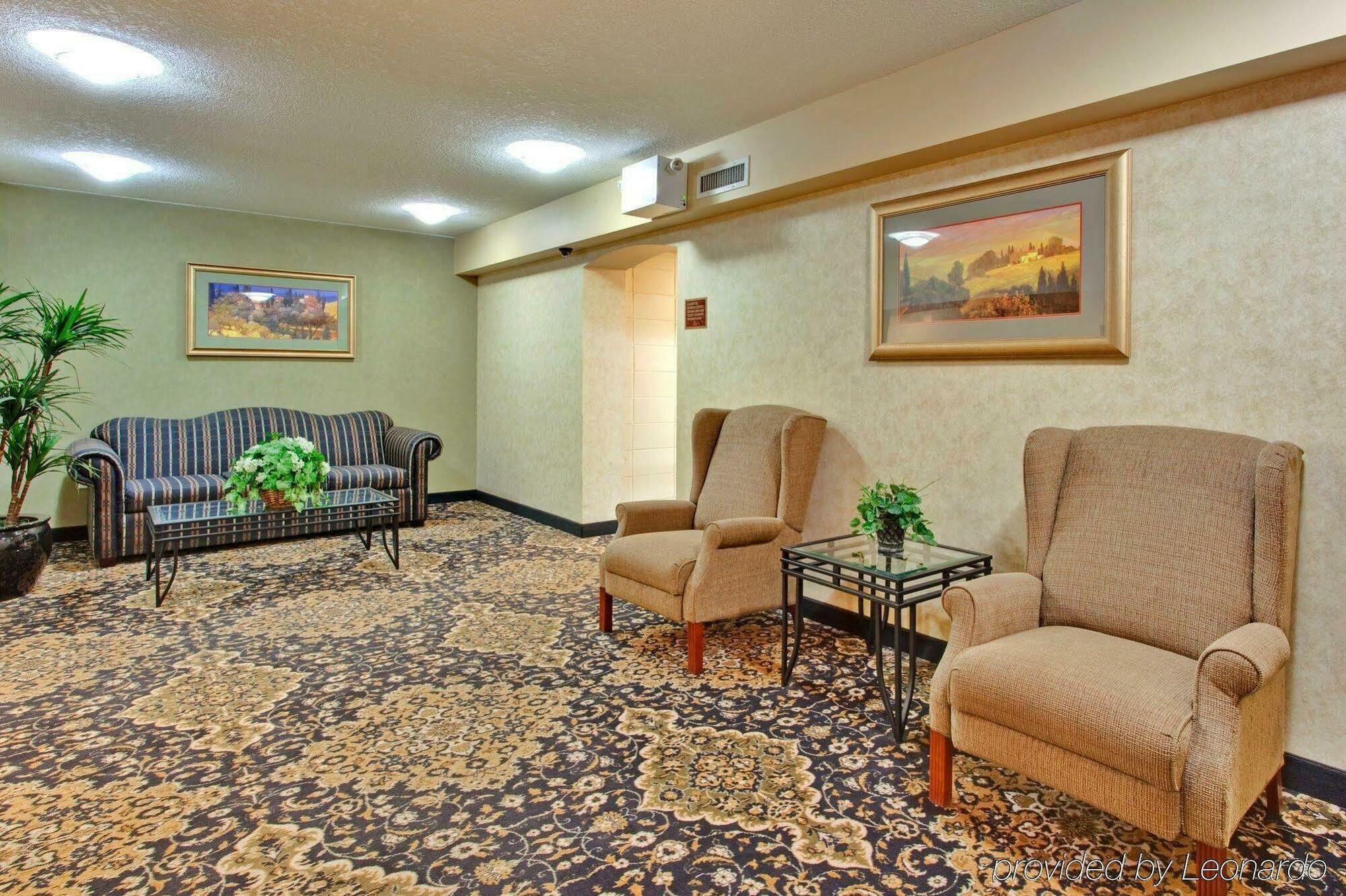 Holiday Inn Express And Suites Calgary By Ihg Exteriör bild