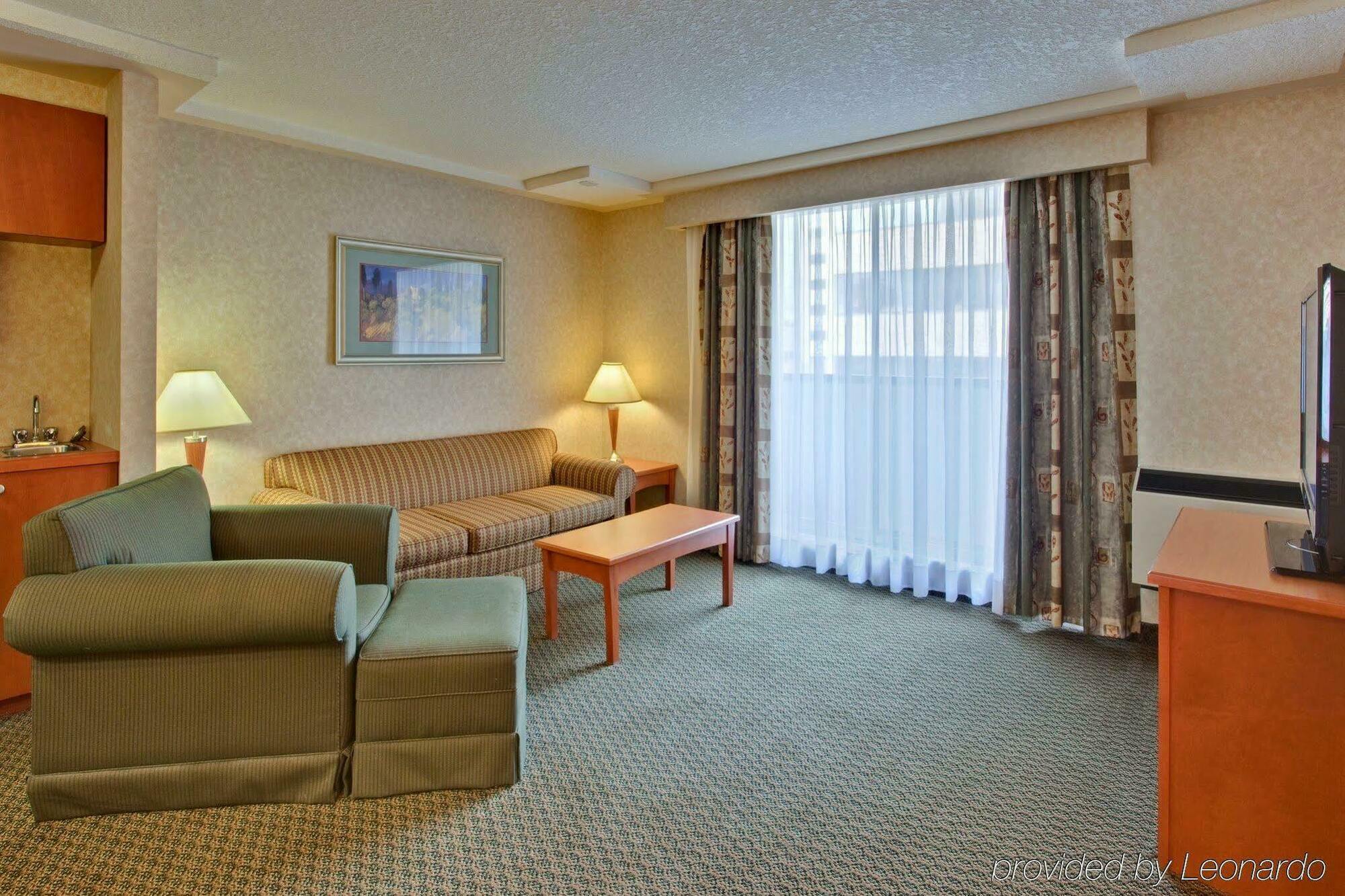 Holiday Inn Express And Suites Calgary By Ihg Exteriör bild